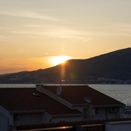 Studio-Appartements Emwey Trogir Bagian luar foto