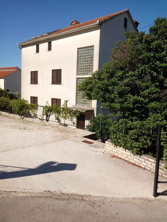 Studio-Appartements Emwey Trogir Bagian luar foto