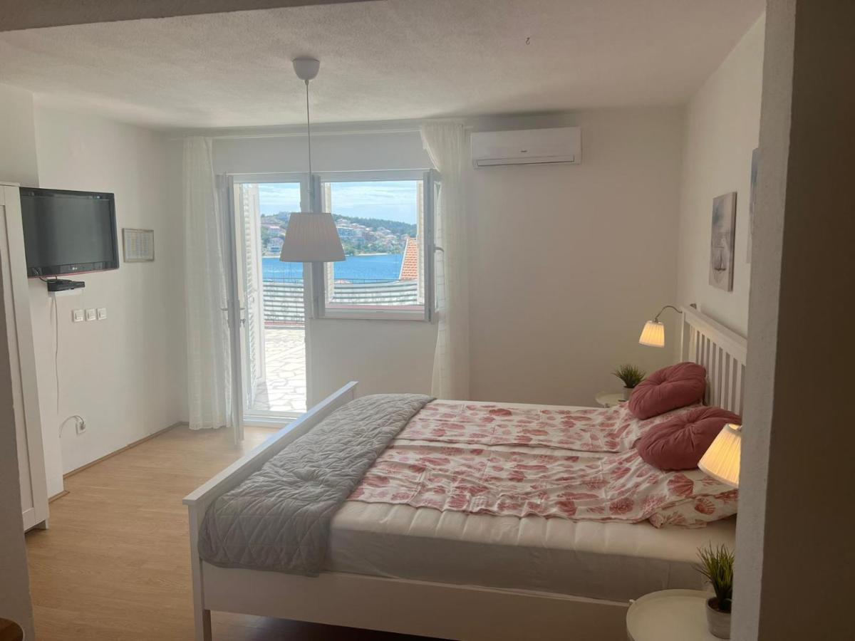 Studio-Appartements Emwey Trogir Bagian luar foto
