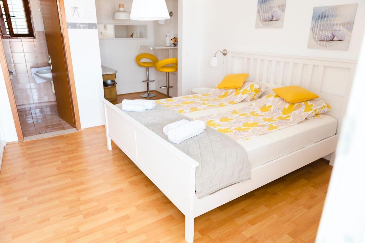 Studio-Appartements Emwey Trogir Bagian luar foto