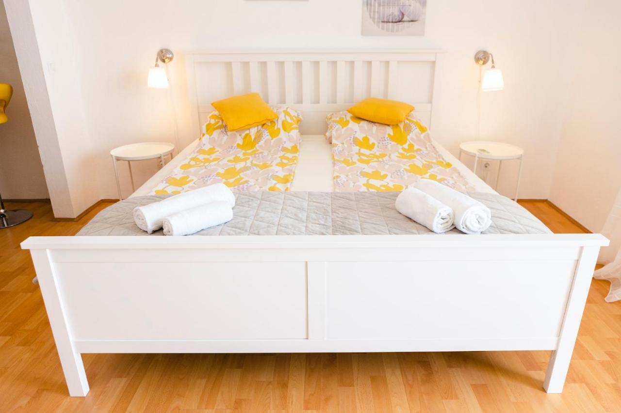 Studio-Appartements Emwey Trogir Bagian luar foto