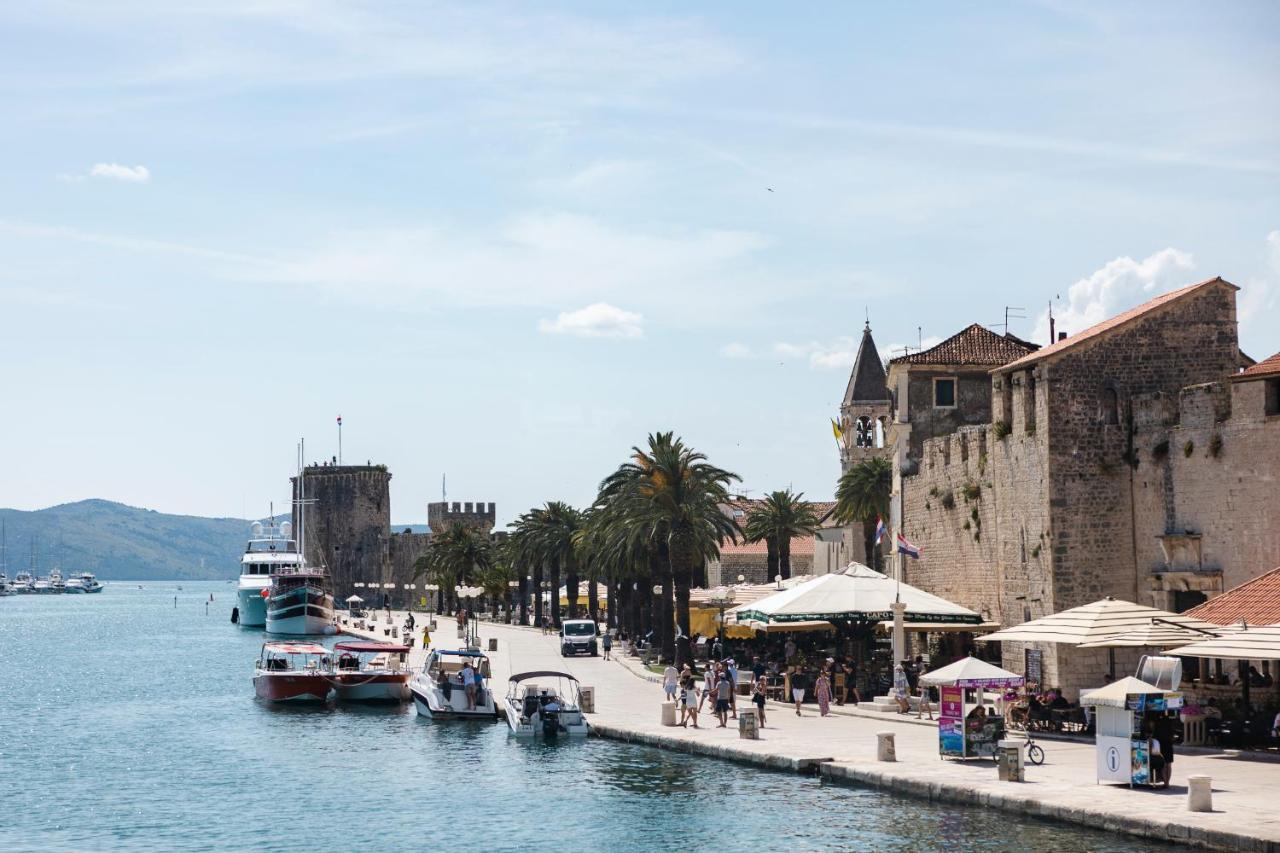 Studio-Appartements Emwey Trogir Bagian luar foto