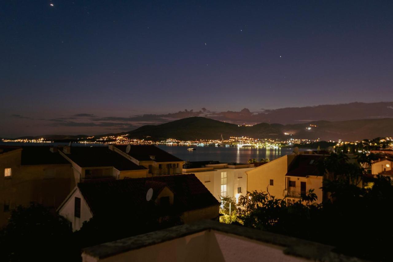Studio-Appartements Emwey Trogir Bagian luar foto