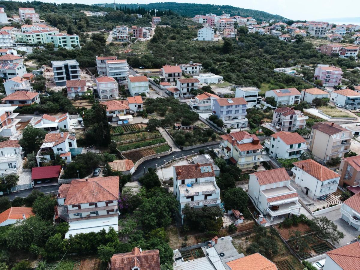Studio-Appartements Emwey Trogir Bagian luar foto