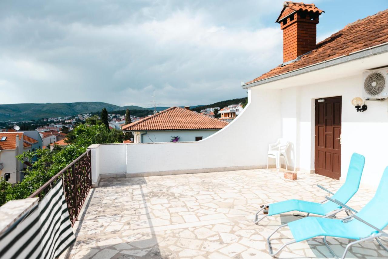 Studio-Appartements Emwey Trogir Bagian luar foto