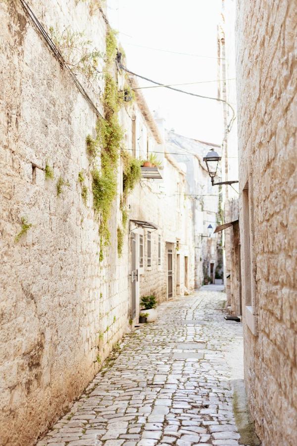 Studio-Appartements Emwey Trogir Bagian luar foto