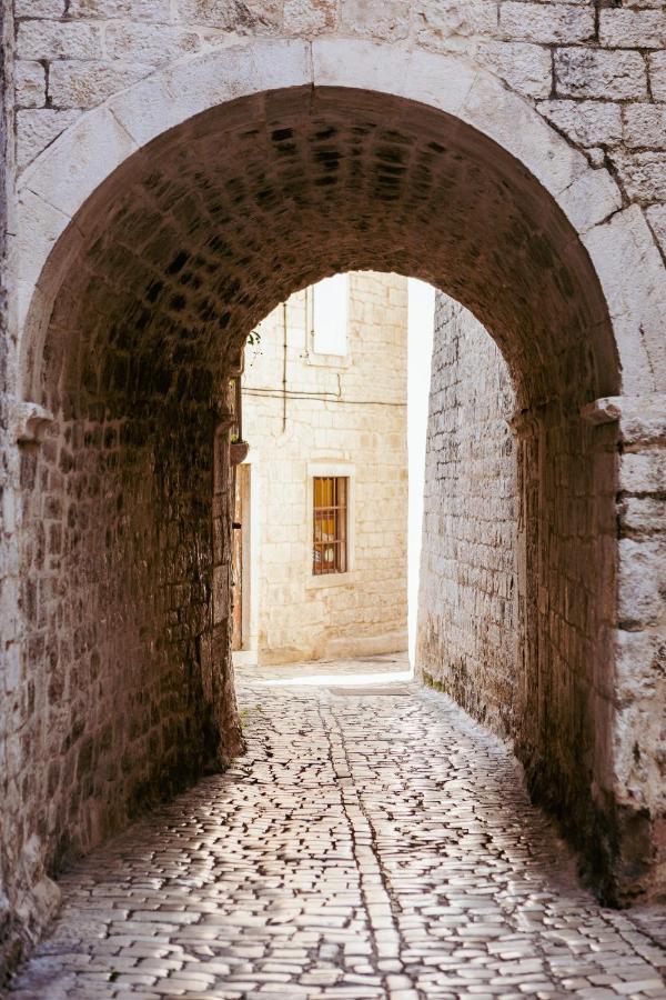 Studio-Appartements Emwey Trogir Bagian luar foto