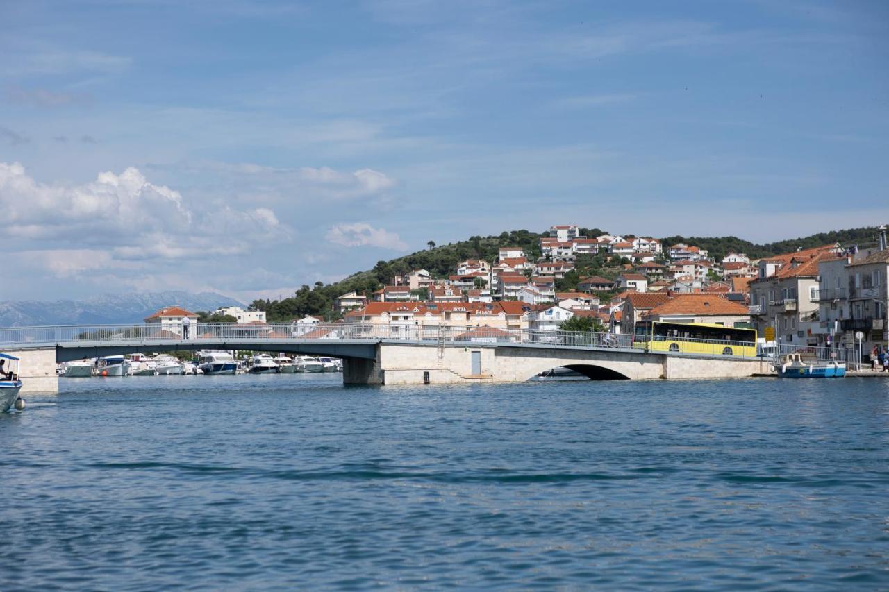 Studio-Appartements Emwey Trogir Bagian luar foto