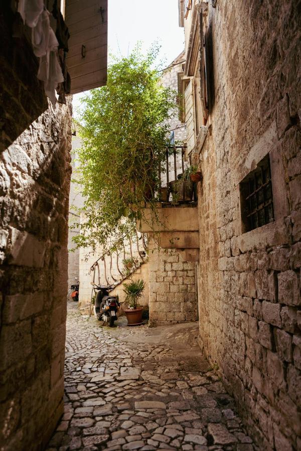 Studio-Appartements Emwey Trogir Bagian luar foto
